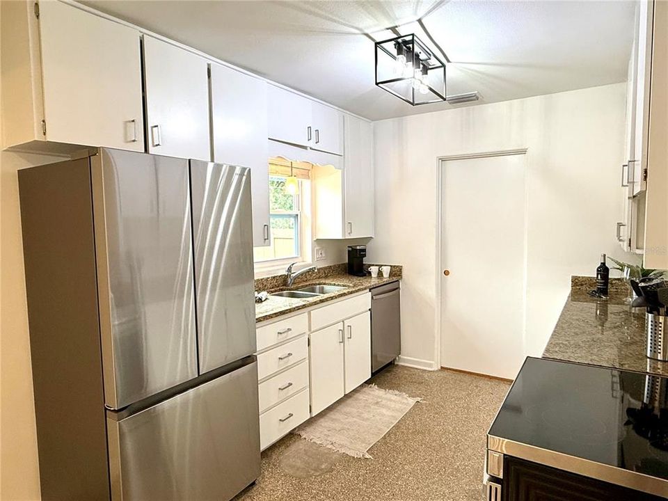For Rent: $3,100 (3 beds, 2 baths, 1605 Square Feet)