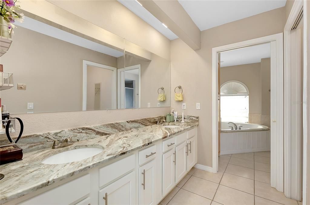 En Venta: $399,990 (3 camas, 2 baños, 2348 Pies cuadrados)