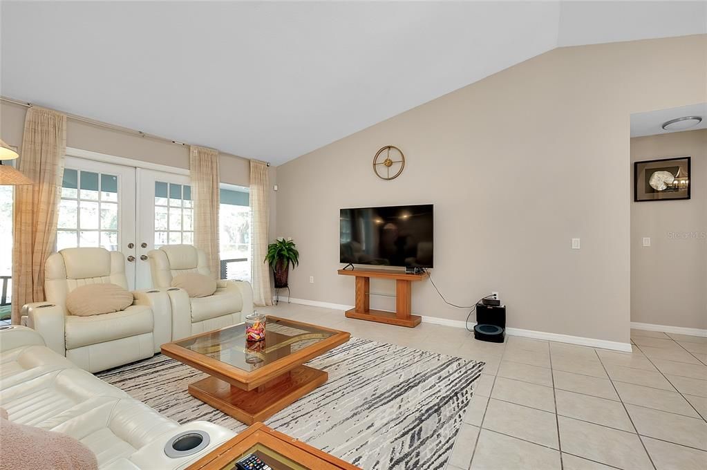 En Venta: $399,990 (3 camas, 2 baños, 2348 Pies cuadrados)