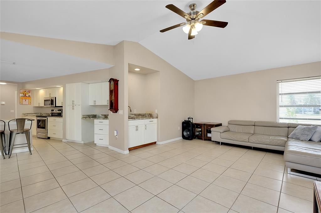 En Venta: $399,990 (3 camas, 2 baños, 2348 Pies cuadrados)