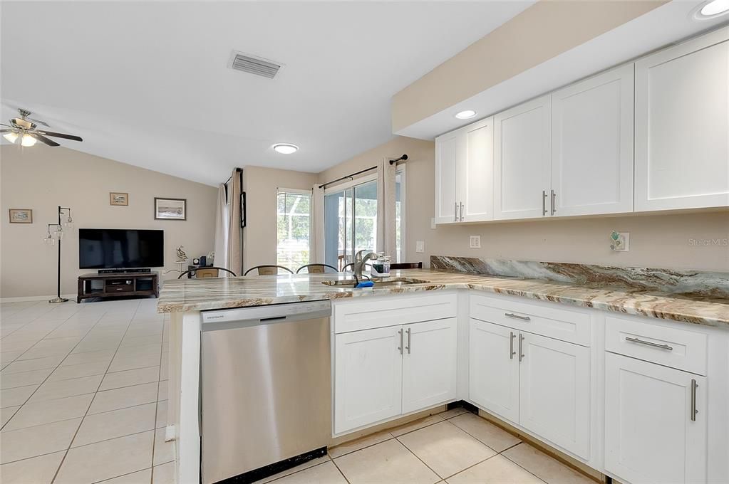 En Venta: $399,990 (3 camas, 2 baños, 2348 Pies cuadrados)