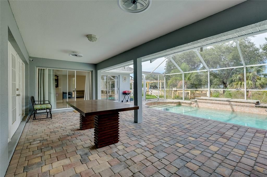 En Venta: $399,990 (3 camas, 2 baños, 2348 Pies cuadrados)