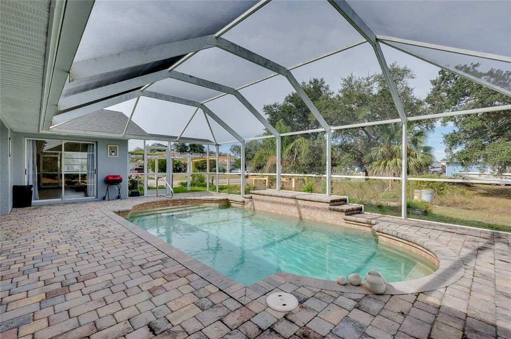 En Venta: $399,990 (3 camas, 2 baños, 2348 Pies cuadrados)