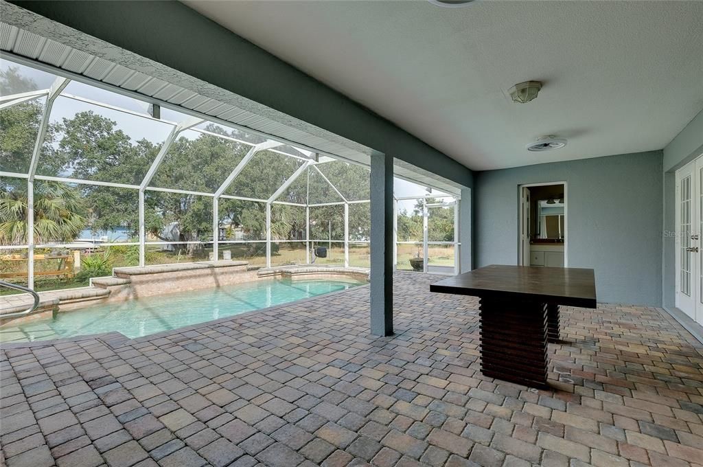 En Venta: $399,990 (3 camas, 2 baños, 2348 Pies cuadrados)