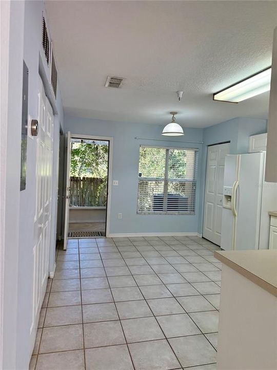 For Rent: $1,700 (2 beds, 2 baths, 1141 Square Feet)