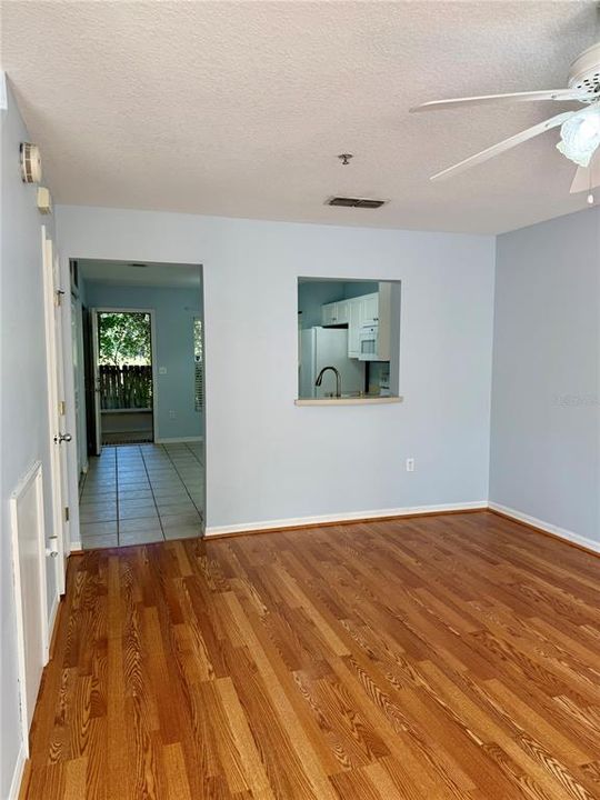 For Rent: $1,700 (2 beds, 2 baths, 1141 Square Feet)