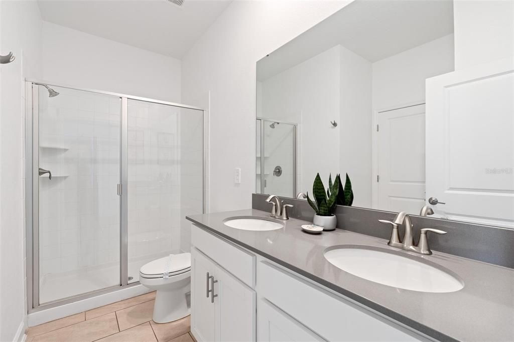 На продажу: $750,000 (7 спален, 5 ванн, 4059 Квадратных фут)