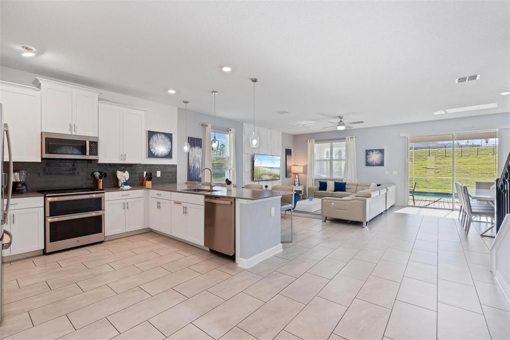 На продажу: $750,000 (7 спален, 5 ванн, 4059 Квадратных фут)