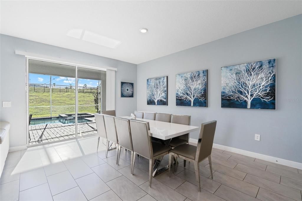 На продажу: $750,000 (7 спален, 5 ванн, 4059 Квадратных фут)