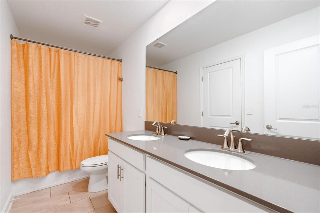 На продажу: $750,000 (7 спален, 5 ванн, 4059 Квадратных фут)