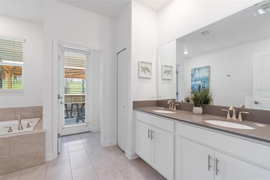 На продажу: $750,000 (7 спален, 5 ванн, 4059 Квадратных фут)