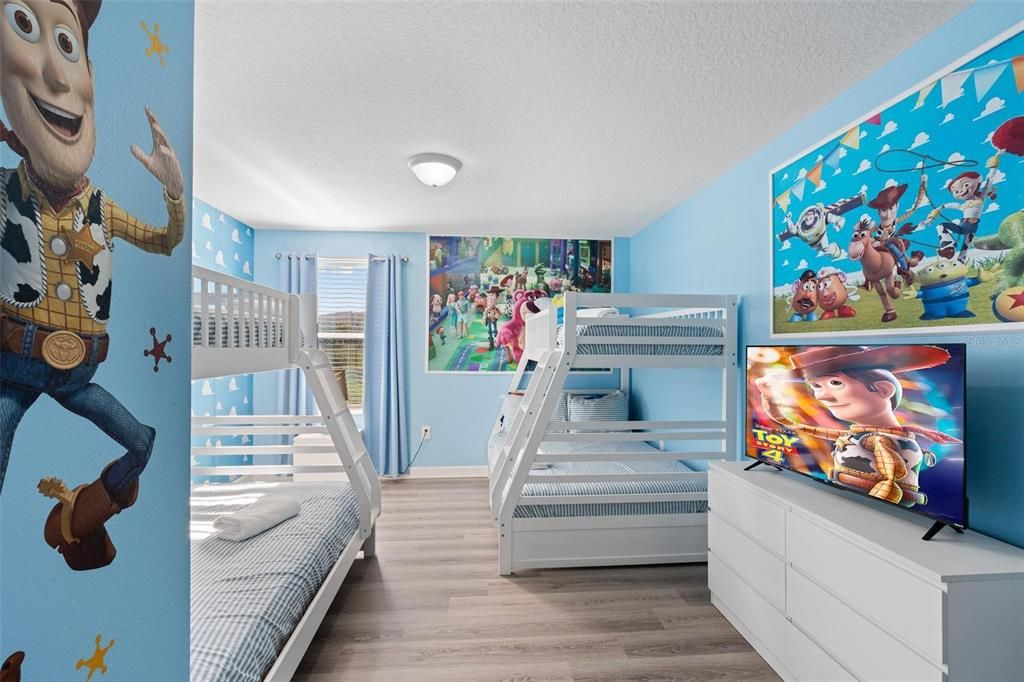 На продажу: $750,000 (7 спален, 5 ванн, 4059 Квадратных фут)