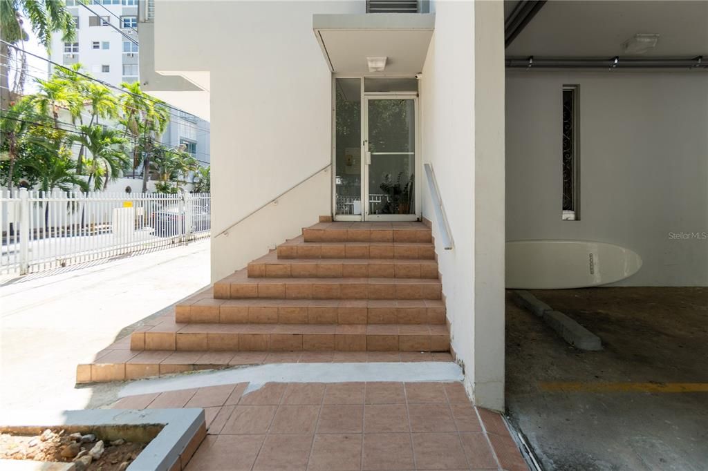 В аренду: $2,600 (2 спален, 1 ванн, 893 Квадратных фут)