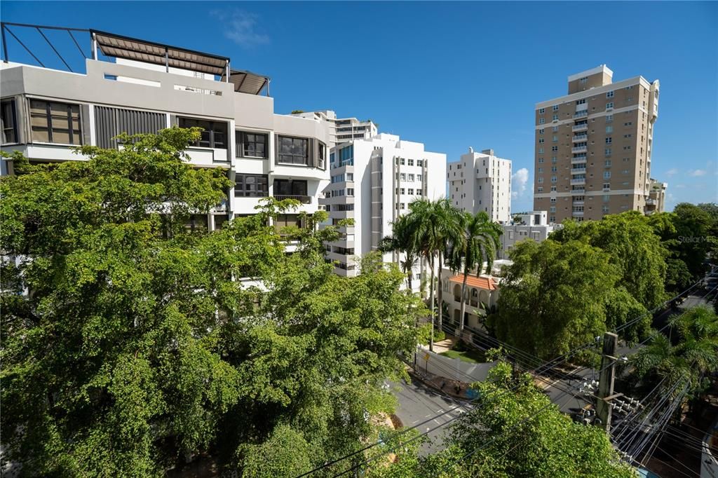 В аренду: $2,600 (2 спален, 1 ванн, 893 Квадратных фут)