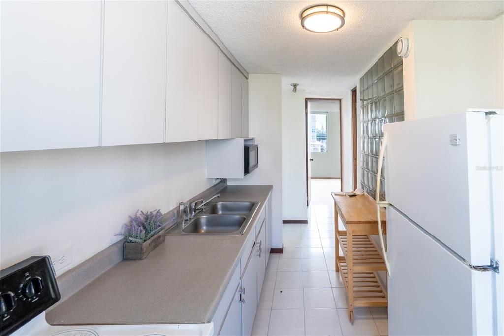 В аренду: $2,600 (2 спален, 1 ванн, 893 Квадратных фут)