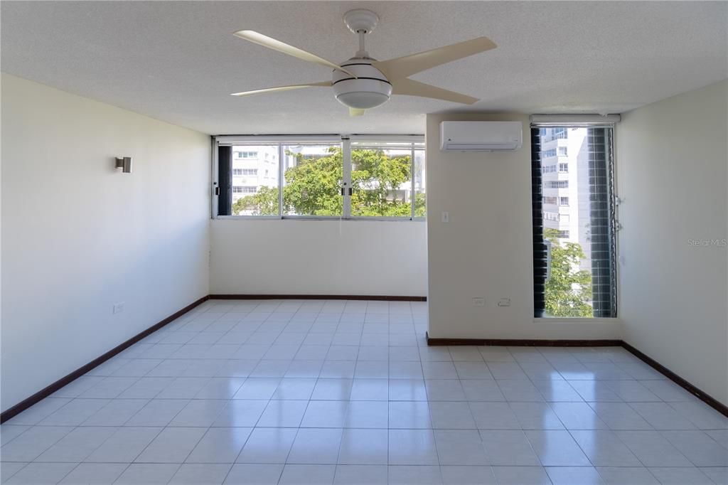 В аренду: $2,600 (2 спален, 1 ванн, 893 Квадратных фут)