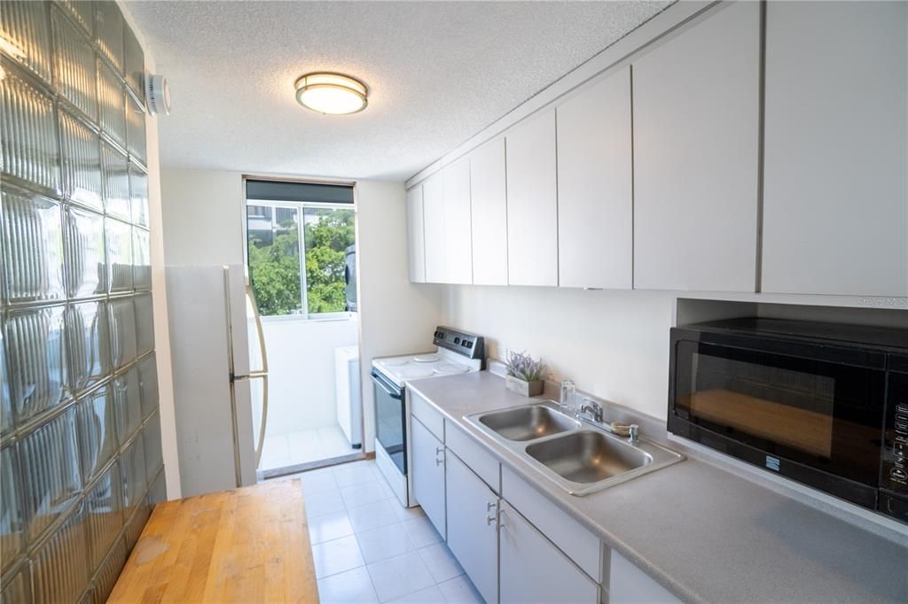 В аренду: $2,600 (2 спален, 1 ванн, 893 Квадратных фут)