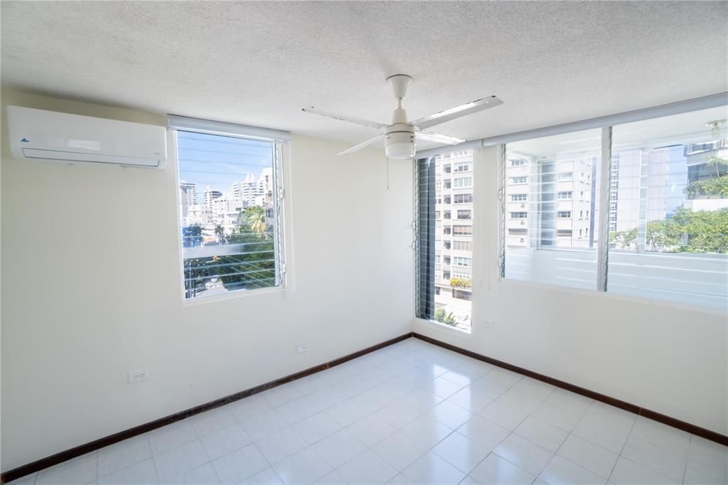 В аренду: $2,600 (2 спален, 1 ванн, 893 Квадратных фут)