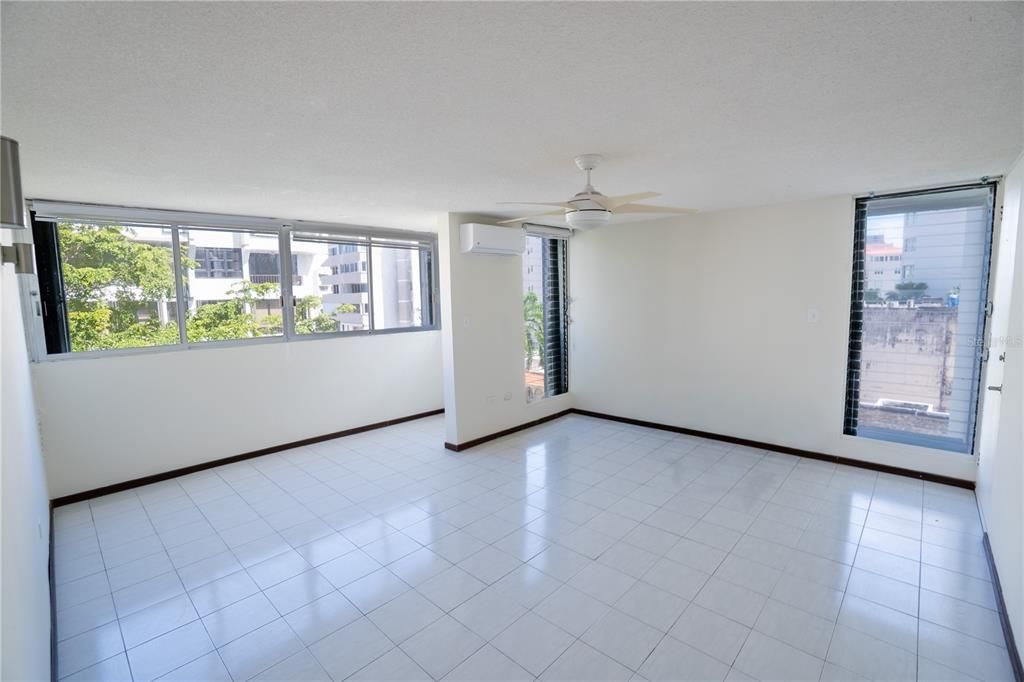 В аренду: $2,600 (2 спален, 1 ванн, 893 Квадратных фут)