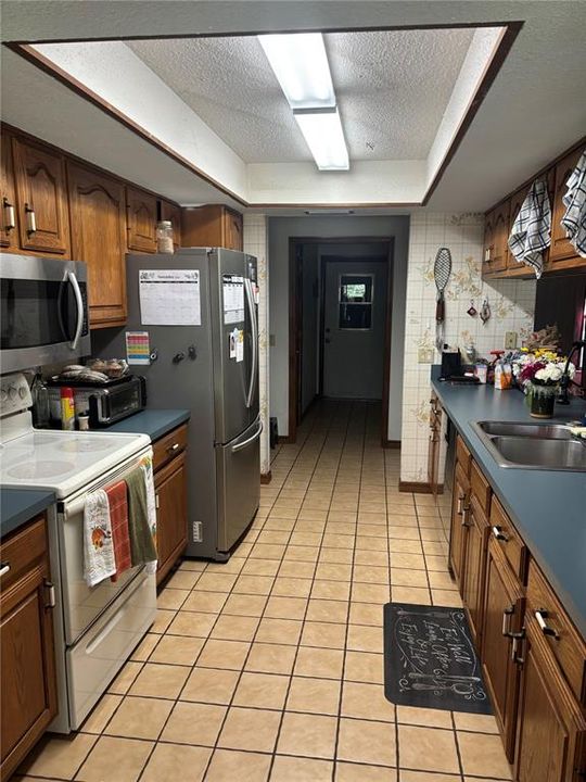 En Venta: $450,000 (3 camas, 2 baños, 1979 Pies cuadrados)