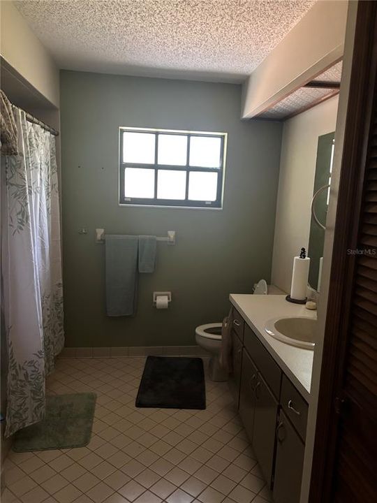 En Venta: $450,000 (3 camas, 2 baños, 1979 Pies cuadrados)