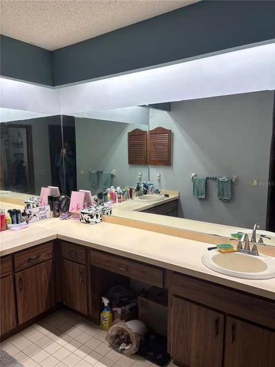 En Venta: $450,000 (3 camas, 2 baños, 1979 Pies cuadrados)