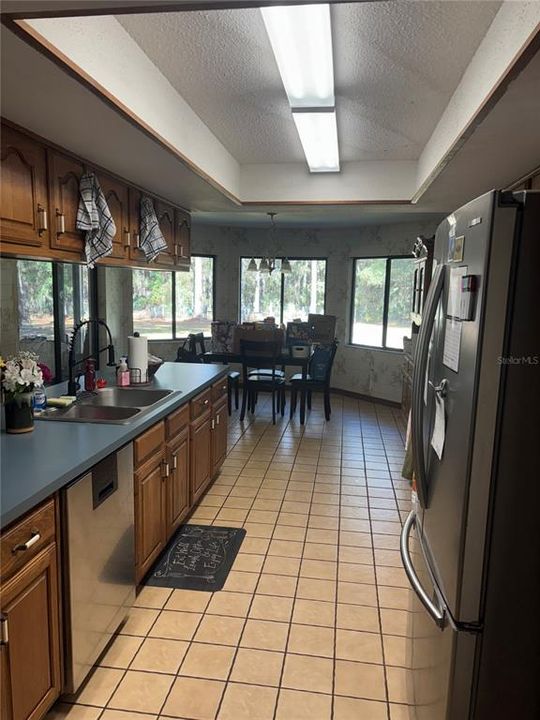 En Venta: $450,000 (3 camas, 2 baños, 1979 Pies cuadrados)