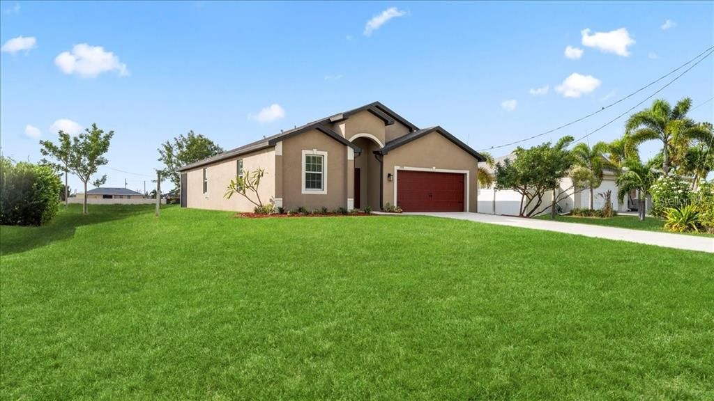 For Sale: $349,900 (4 beds, 2 baths, 1853 Square Feet)