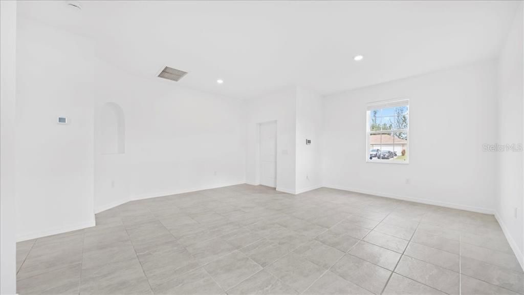 For Sale: $349,900 (4 beds, 2 baths, 1853 Square Feet)