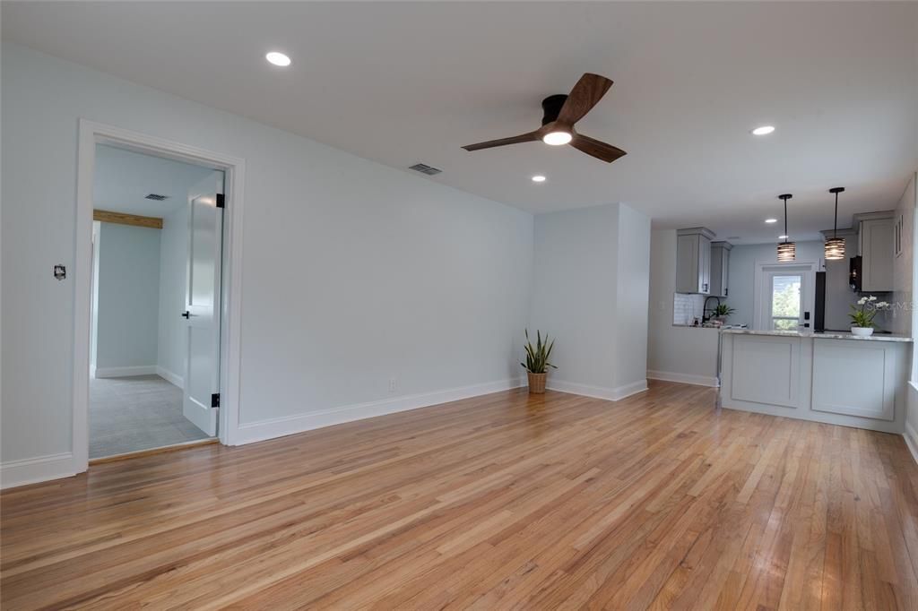 For Sale: $798,000 (3 beds, 2 baths, 1276 Square Feet)