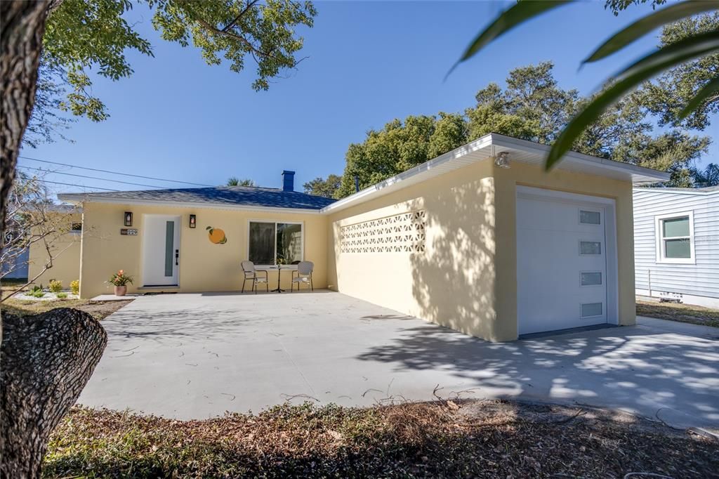 For Sale: $798,000 (3 beds, 2 baths, 1276 Square Feet)