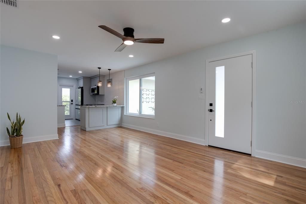 For Sale: $798,000 (3 beds, 2 baths, 1276 Square Feet)