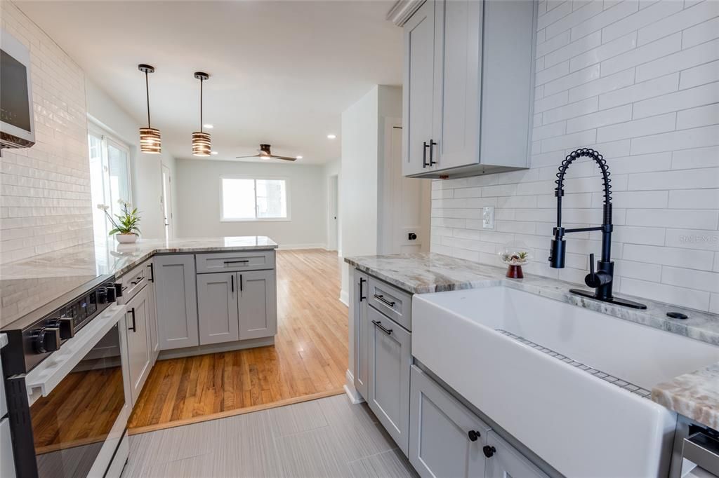 For Sale: $798,000 (3 beds, 2 baths, 1276 Square Feet)