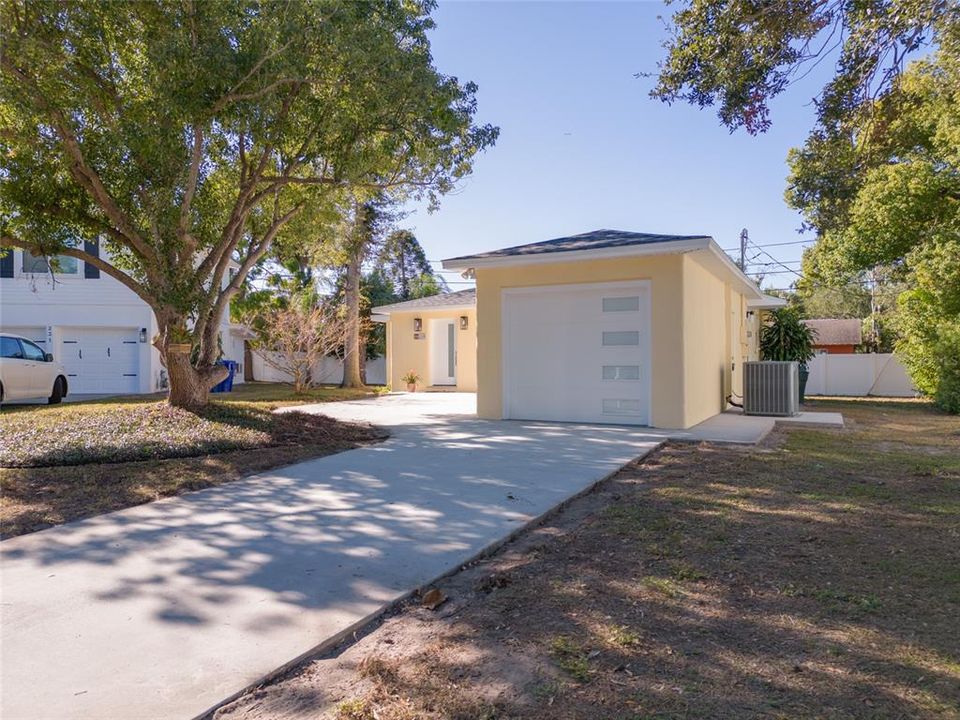 For Sale: $798,000 (3 beds, 2 baths, 1276 Square Feet)