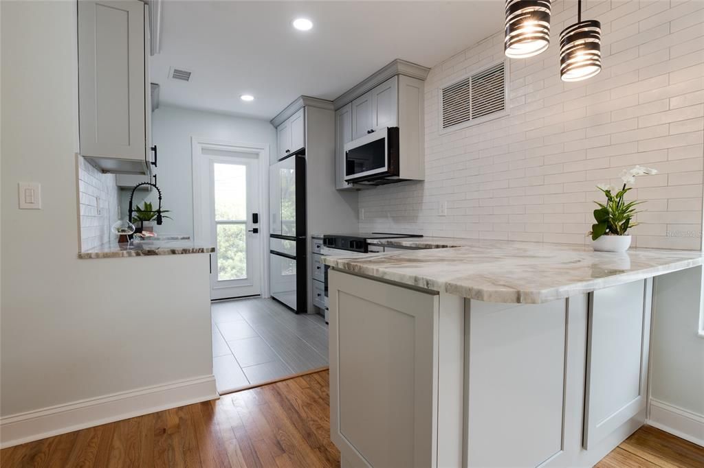 For Sale: $798,000 (3 beds, 2 baths, 1276 Square Feet)