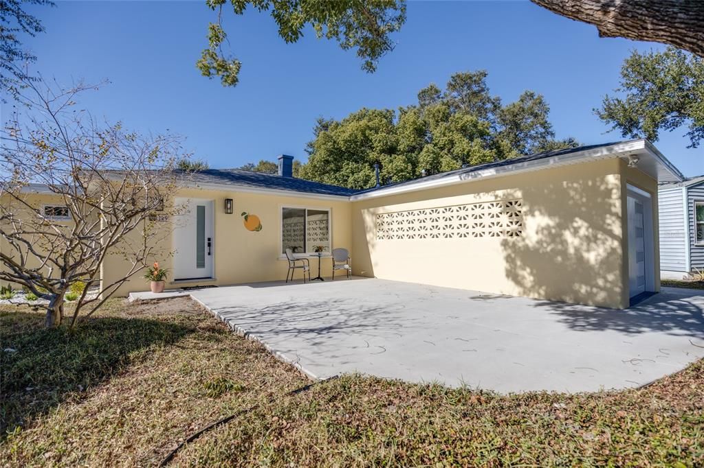 For Sale: $798,000 (3 beds, 2 baths, 1276 Square Feet)