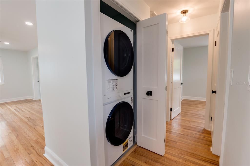 For Sale: $798,000 (3 beds, 2 baths, 1276 Square Feet)