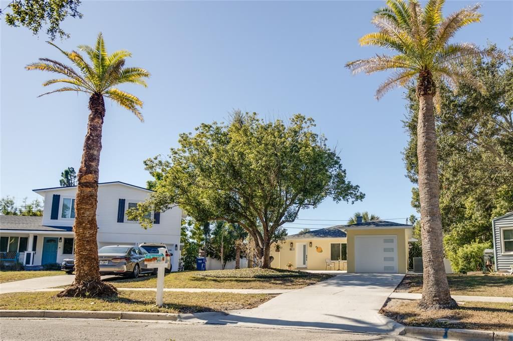 For Sale: $798,000 (3 beds, 2 baths, 1276 Square Feet)