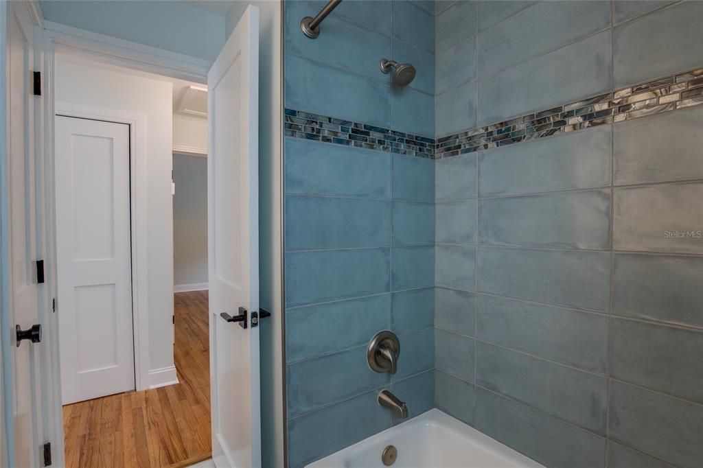 For Sale: $798,000 (3 beds, 2 baths, 1276 Square Feet)