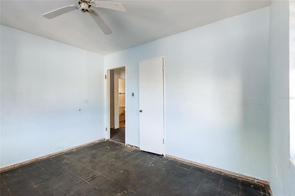 待售: $135,000 (2 贝兹, 1 浴室, 888 平方英尺)