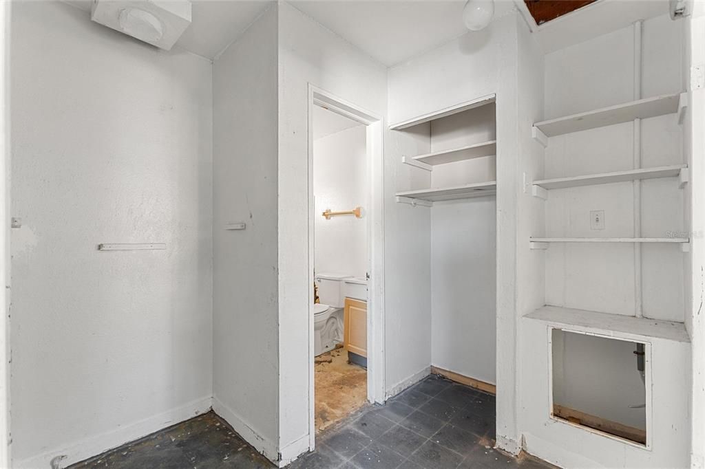 待售: $135,000 (2 贝兹, 1 浴室, 888 平方英尺)