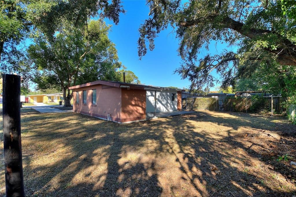 待售: $135,000 (2 贝兹, 1 浴室, 888 平方英尺)