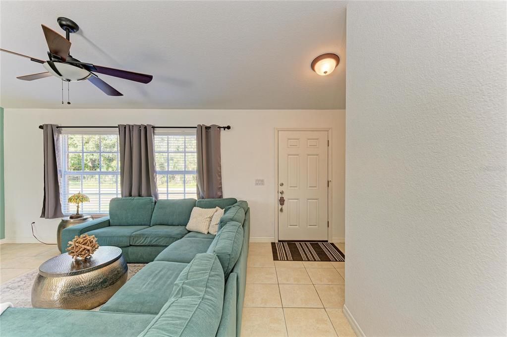 For Sale: $419,900 (3 beds, 2 baths, 1195 Square Feet)