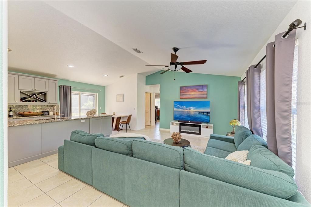 For Sale: $419,900 (3 beds, 2 baths, 1195 Square Feet)