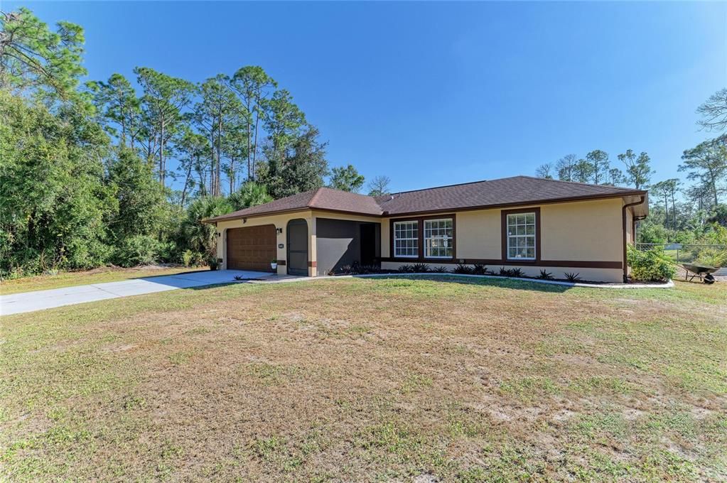 For Sale: $419,900 (3 beds, 2 baths, 1195 Square Feet)