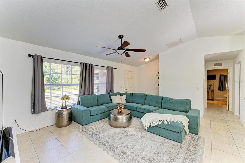 For Sale: $419,900 (3 beds, 2 baths, 1195 Square Feet)