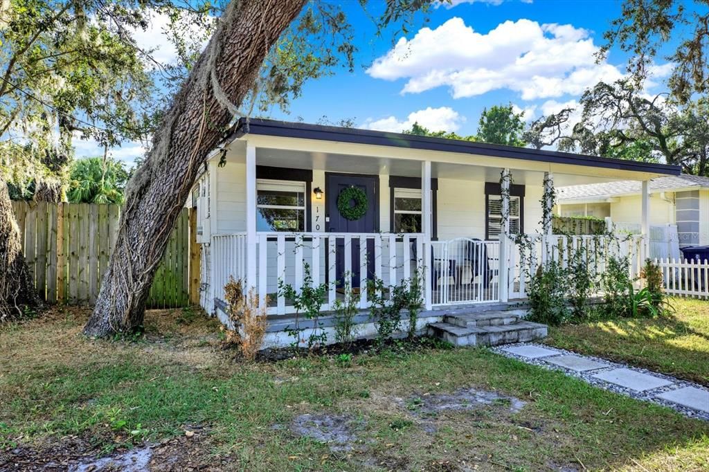 For Rent: $2,675 (3 beds, 2 baths, 1128 Square Feet)