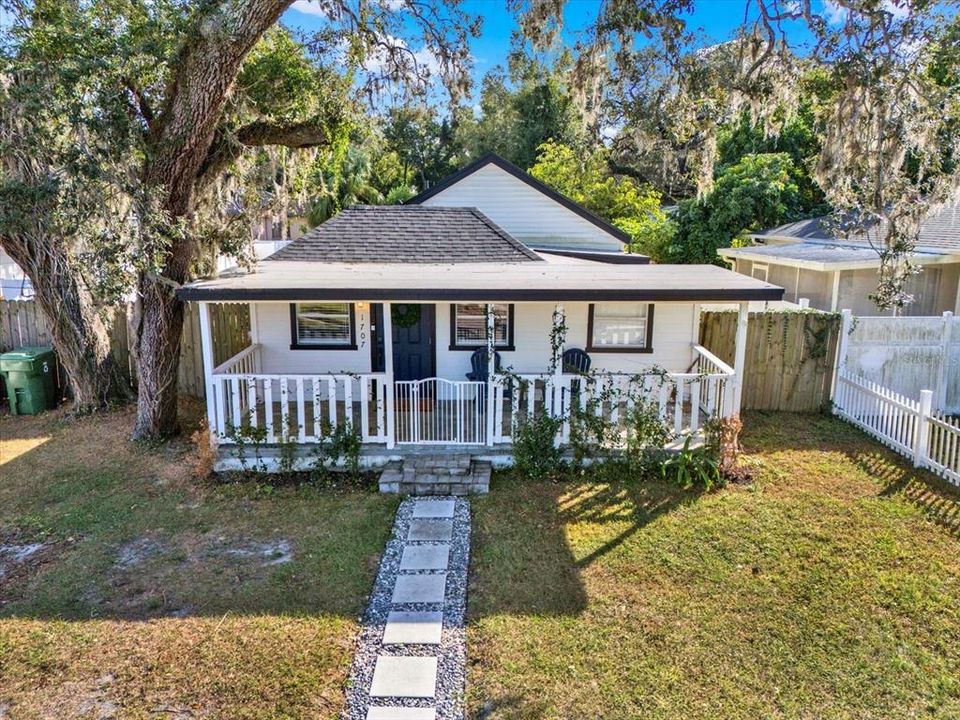 For Rent: $2,675 (3 beds, 2 baths, 1128 Square Feet)