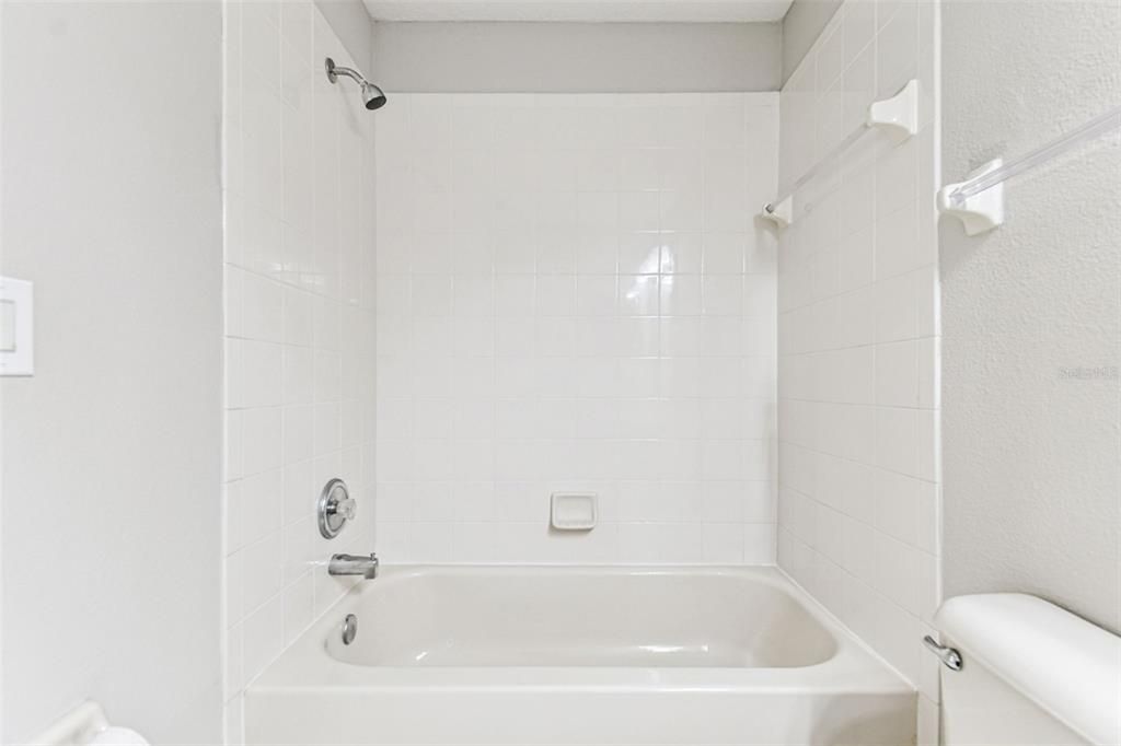 На продажу: $309,900 (3 спален, 2 ванн, 1672 Квадратных фут)