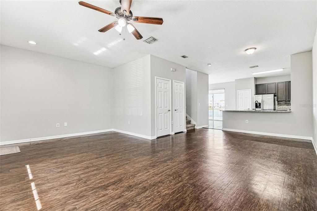 На продажу: $309,900 (3 спален, 2 ванн, 1672 Квадратных фут)